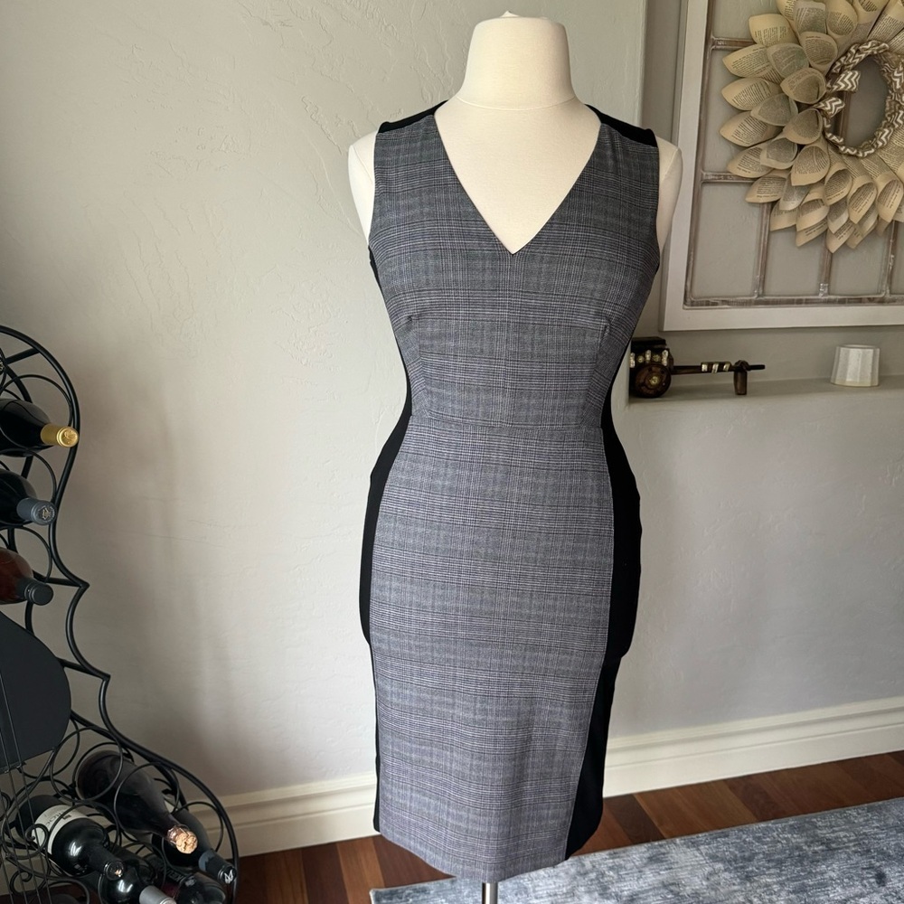 White House Black Market Sleeveless V-Neck Gray/ Black Sheath Midi Dress Size 10